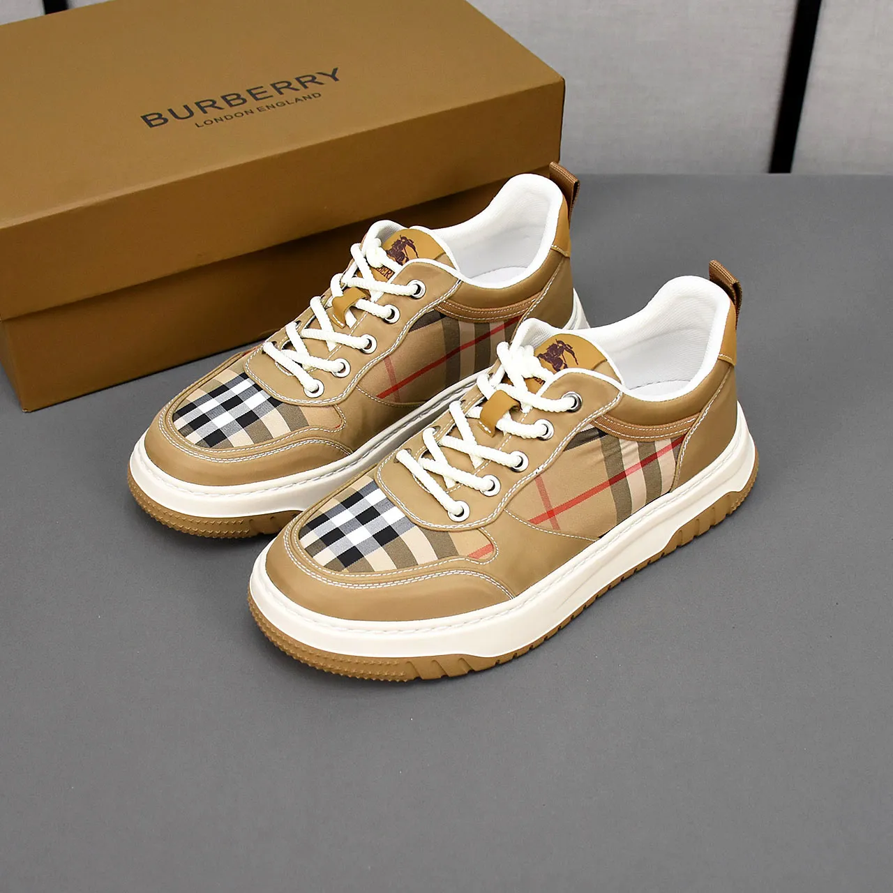 PP400👟👟👟Burberry [Burberry] fashionable lace-up cloth shoes, the upper is made of breathable fabric, rubber foam sole, men's size 39-44.